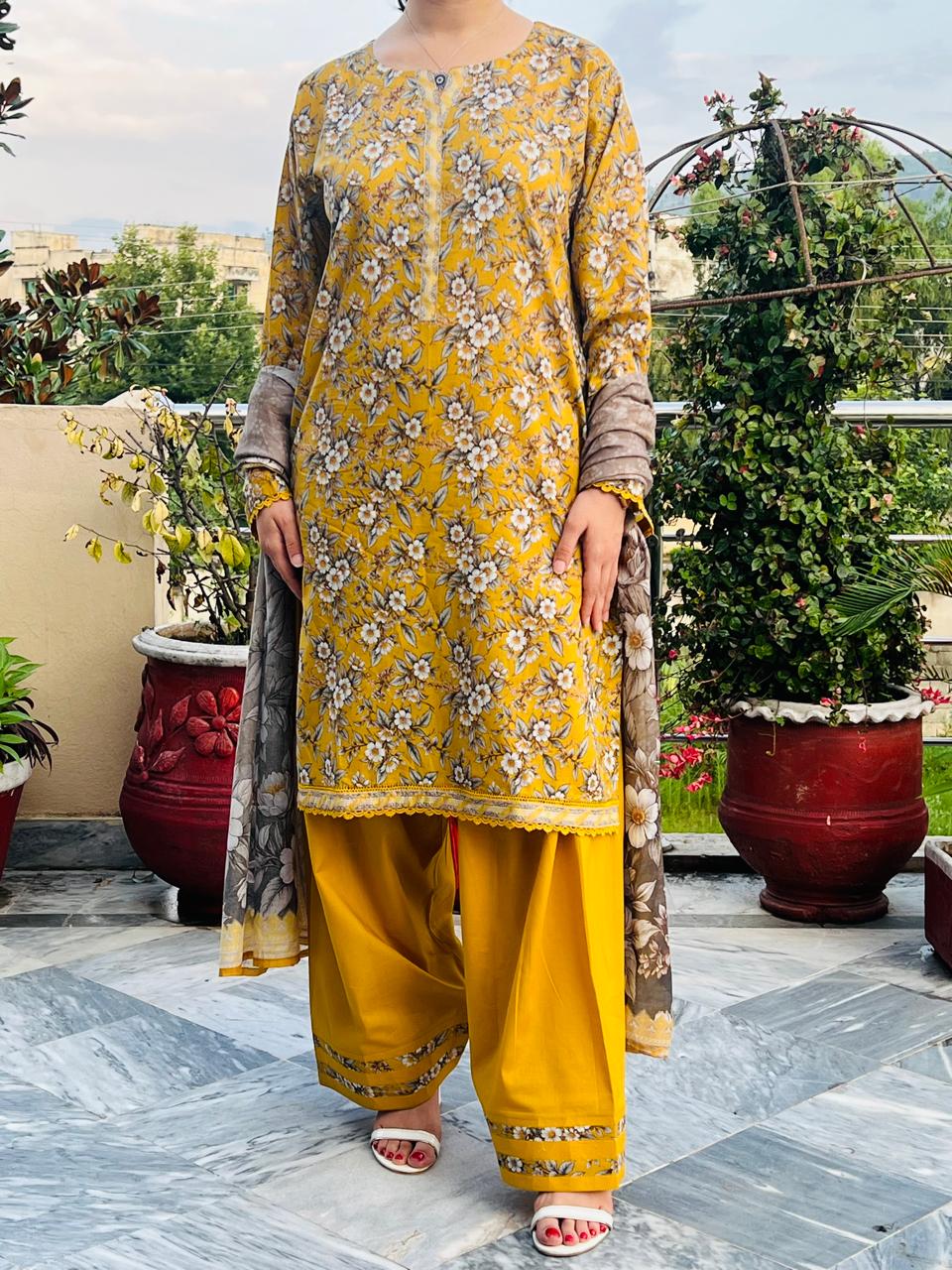 Elegant 3Pc Lawn Suits - Image 3