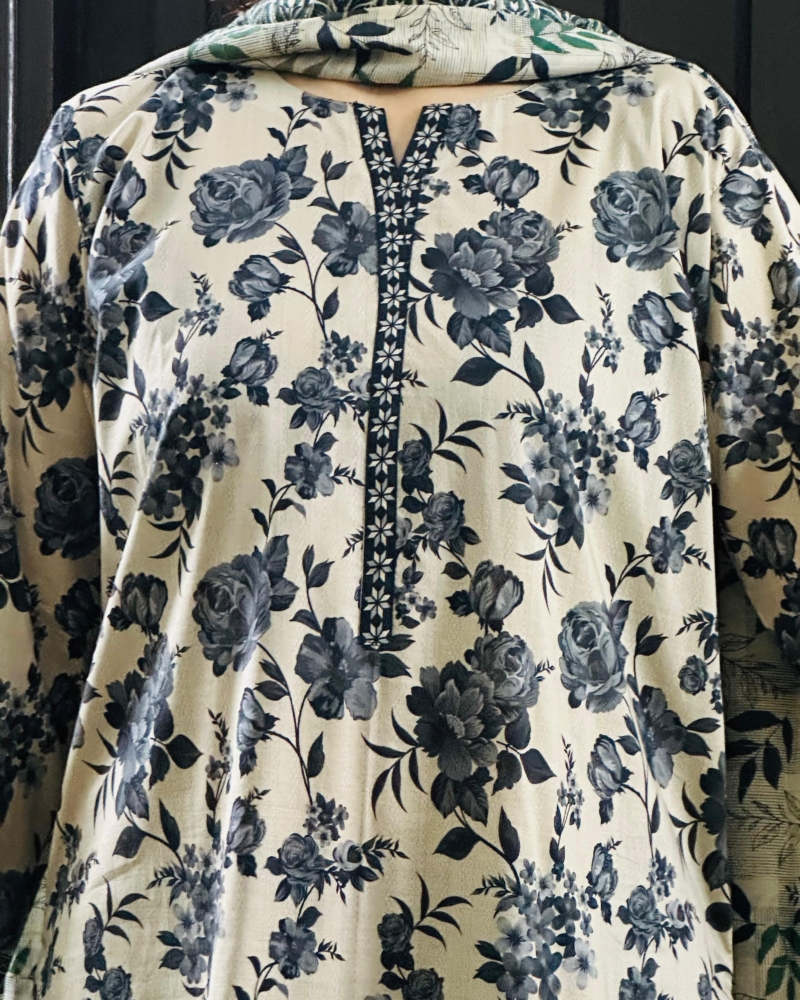 Elegant 3Pc Lawn Suits - Image 3